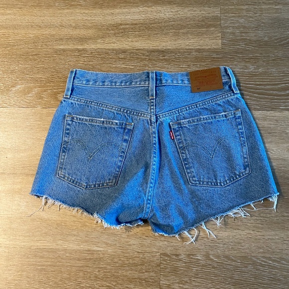 Levi's 501 light denim high waisted short - Picture 2 of 5